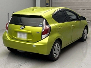 TOYOTA AQUA 2015