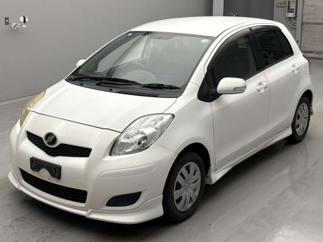 TOYOTA VITZ 2010