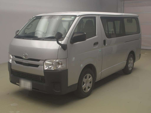 TOYOTA HIACE VAN 2019