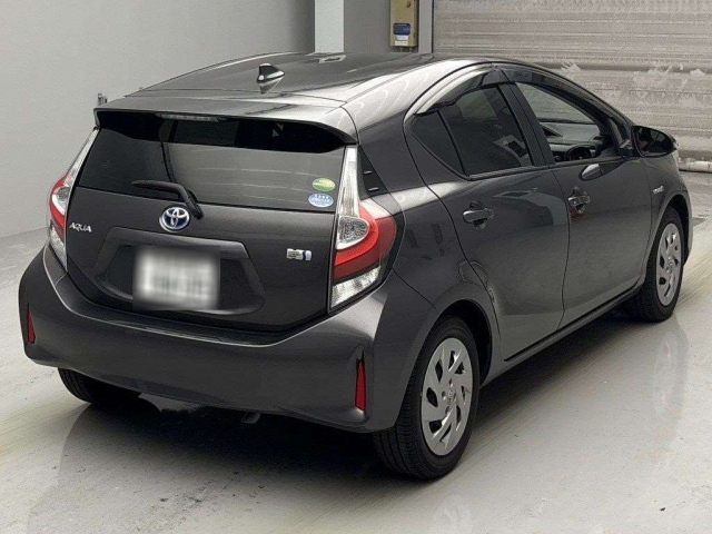 TOYOTA AQUA 2017