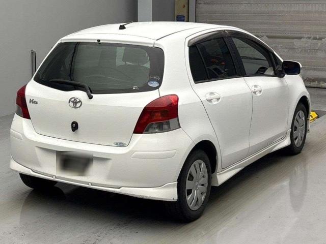 TOYOTA VITZ 2010
