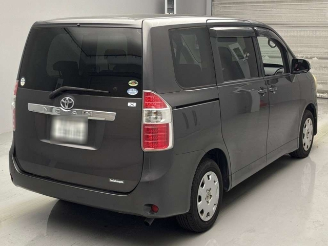 TOYOTA NOAH 2009
