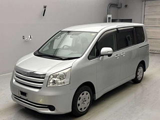 TOYOTA NOAH 2009