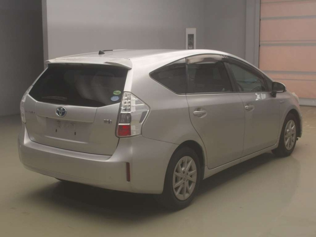 TOYOTA PRIUS ALPHA 2012