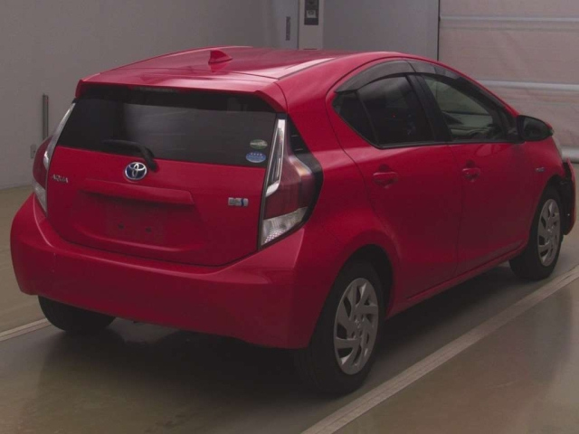 TOYOTA AQUA 2015