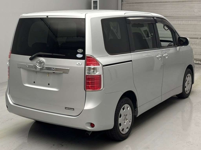 TOYOTA NOAH 2009