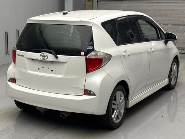 TOYOTA RACTIS 2011