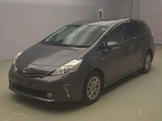 TOYOTA PRIUS ALPHA 2011
