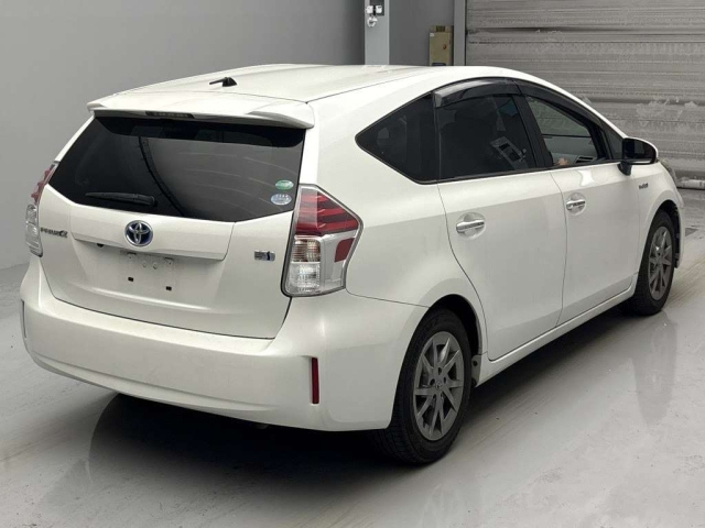 TOYOTA PRIUS ALPHA 2017