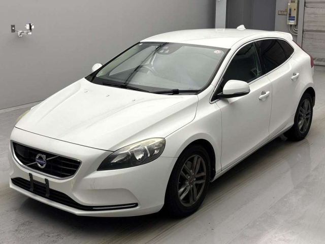 VOLVO V40 2013