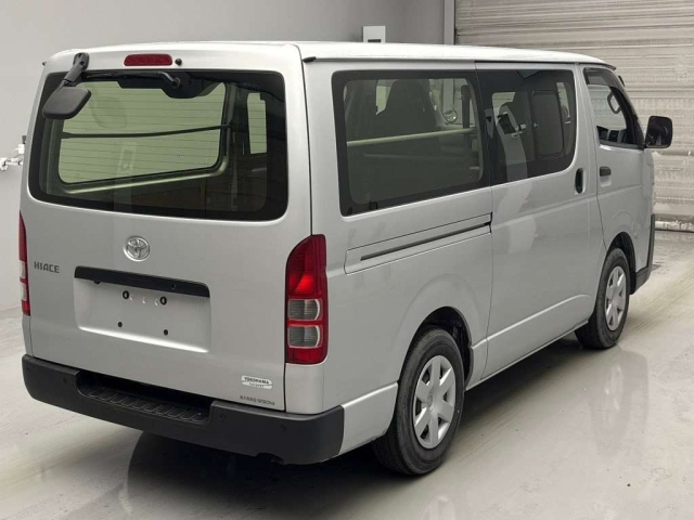 TOYOTA HIACE VAN 2020