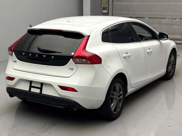 VOLVO V40 2013