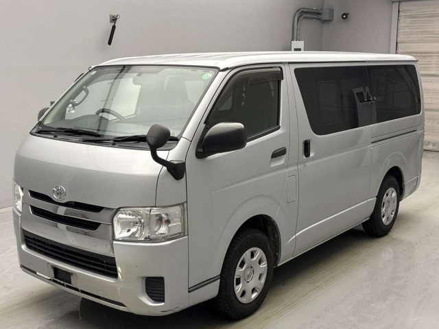 TOYOTA HIACE VAN 2017
