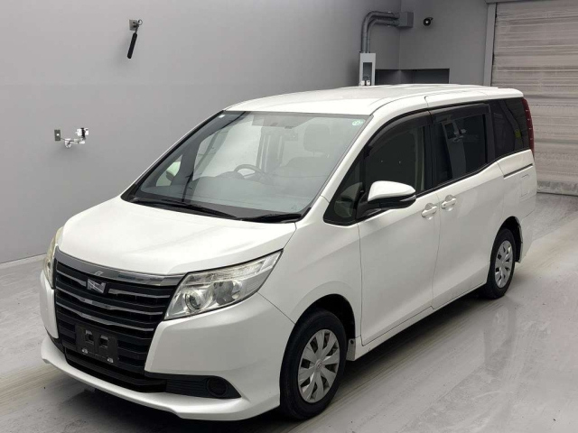 TOYOTA NOAH 2014