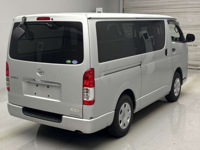 TOYOTA HIACE VAN 2017