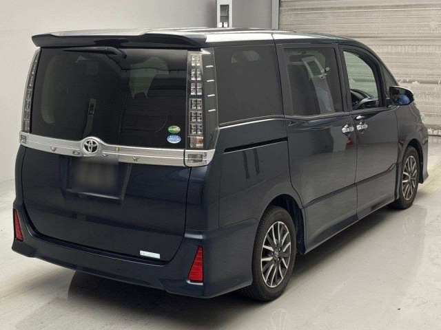 TOYOTA VOXY 2015