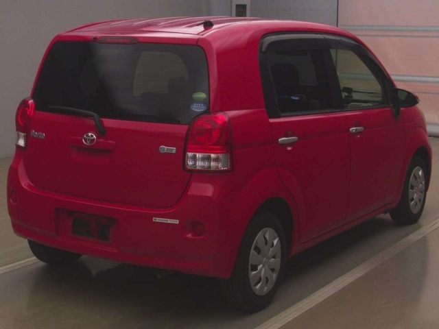 TOYOTA PORTE 2012
