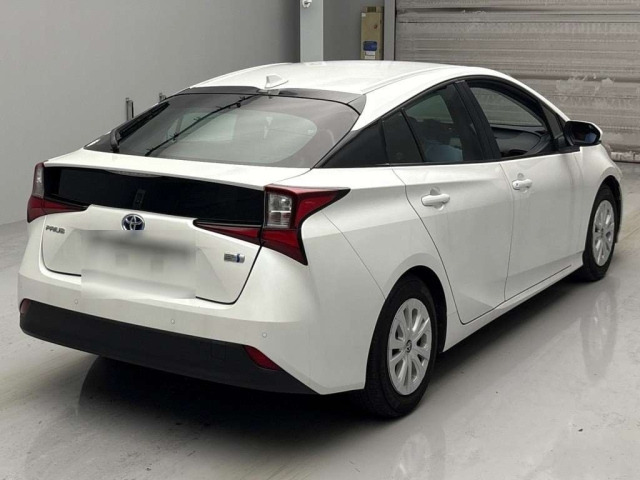 TOYOTA PRIUS 2021