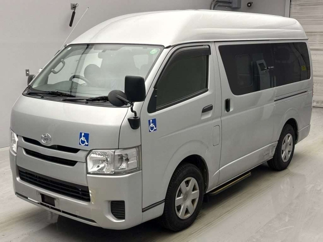TOYOTA HIACE VAN 2017