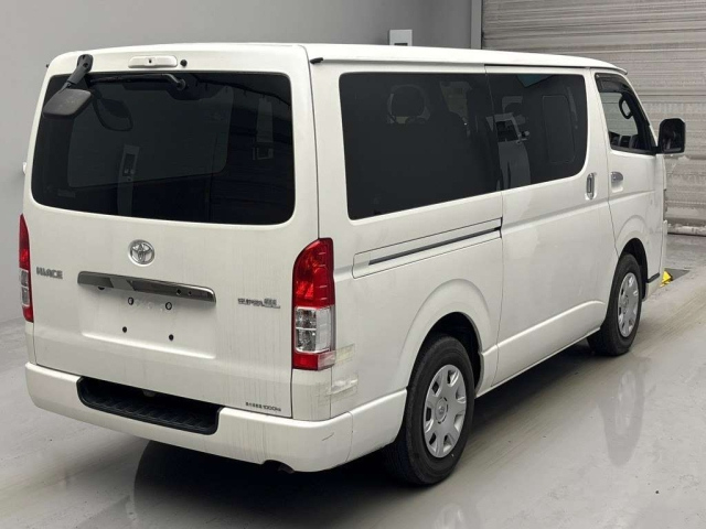 TOYOTA HIACE VAN 2021