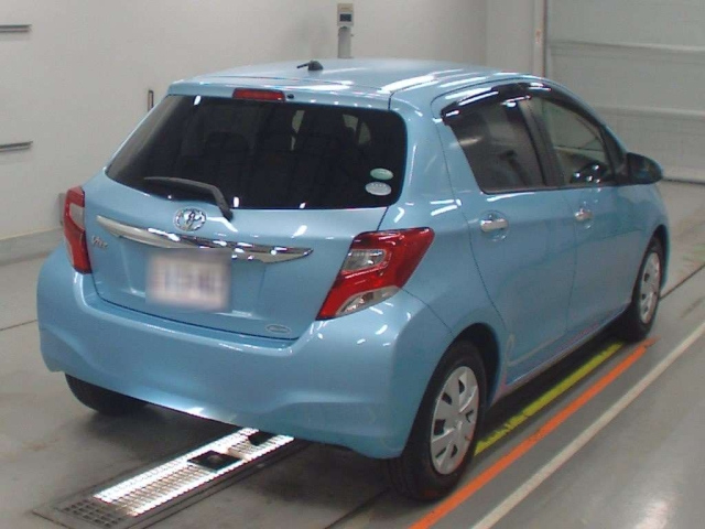 TOYOTA VITZ 2016