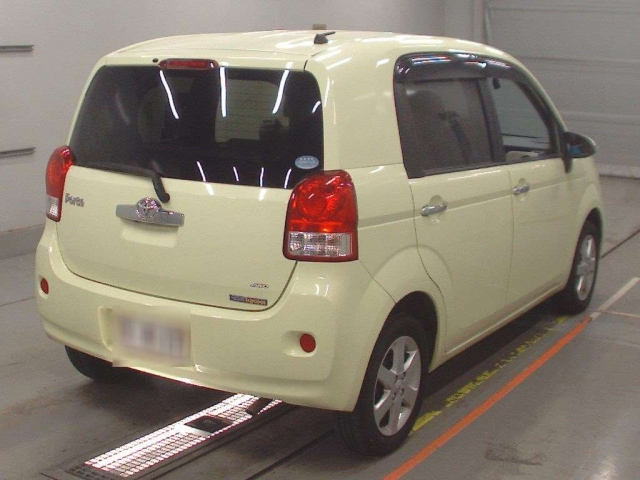 TOYOTA PORTE 2012