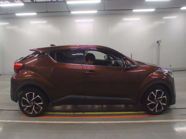 TOYOTA C-HR 2017