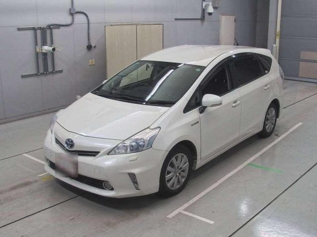 TOYOTA PRIUS ALPHA 2012