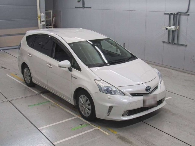 TOYOTA PRIUS ALPHA 2012