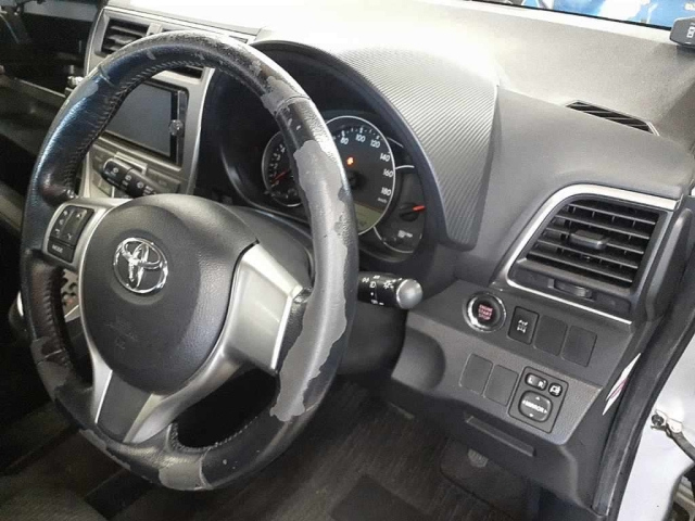 TOYOTA RACTIS 2013