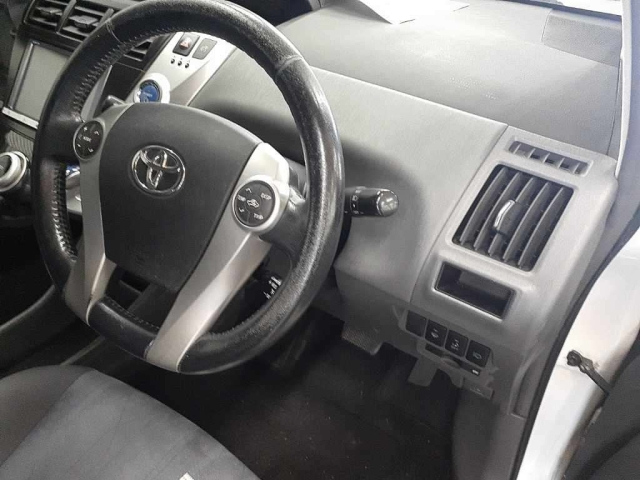 TOYOTA PRIUS ALPHA 2012