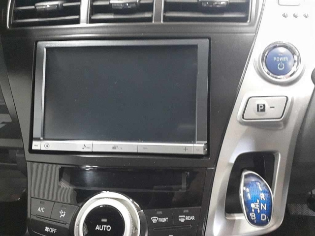 TOYOTA PRIUS ALPHA 2012