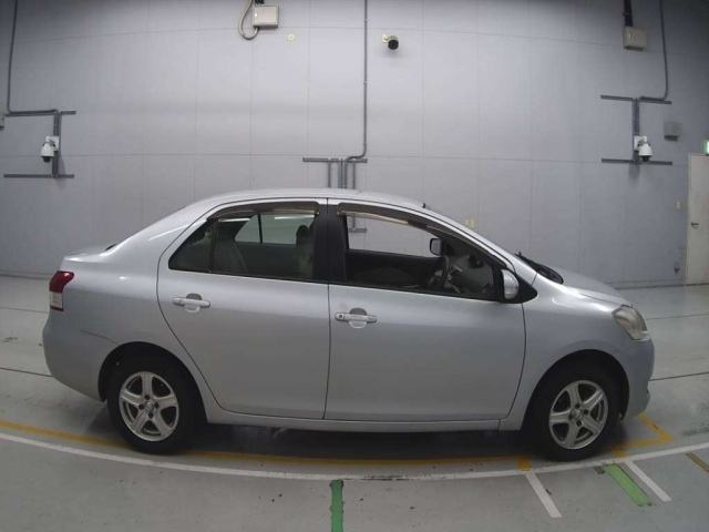 TOYOTA BELTA 2010