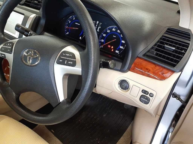 TOYOTA PREMIO 2013