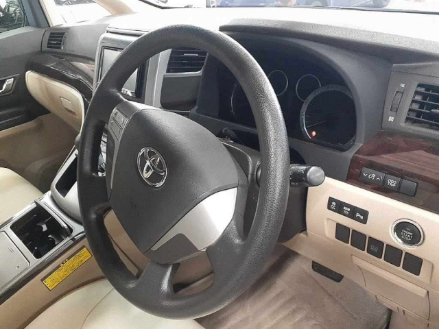 TOYOTA VELLFIRE 2012