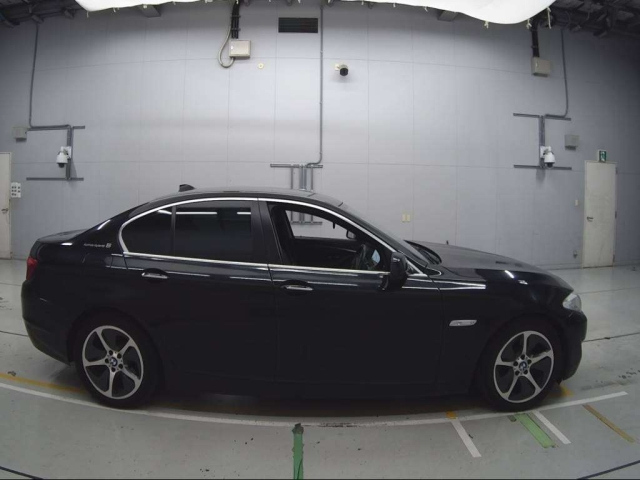 BMW 5 SERIES 2012