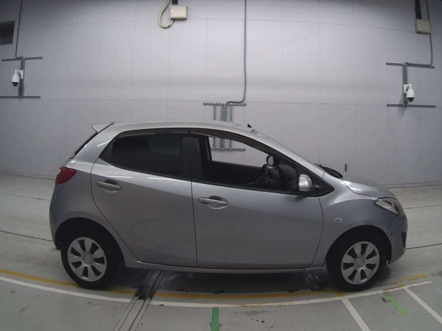 MAZDA DEMIO 2013