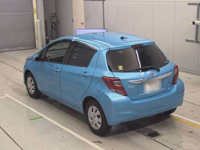 TOYOTA VITZ 2015