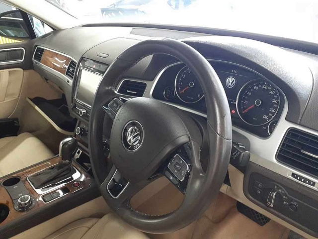 VOLKSWAGEN TOUAREG 2011