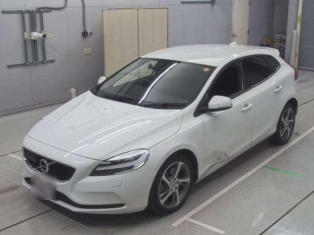 VOLVO V40 2017