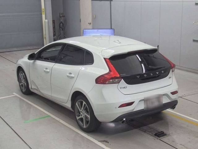 VOLVO V40 2017