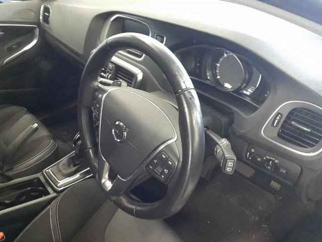 VOLVO V40 2017
