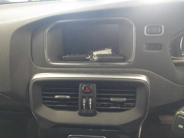 VOLVO V40 2017