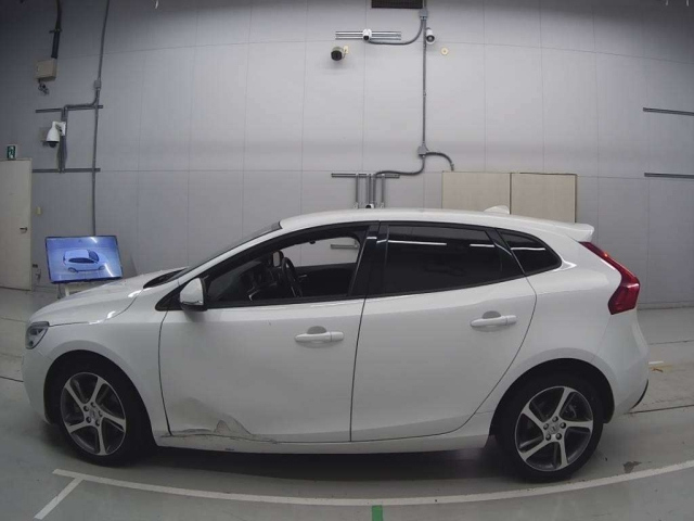 VOLVO V40 2017