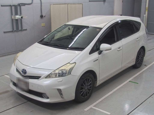 TOYOTA PRIUS ALPHA 2012