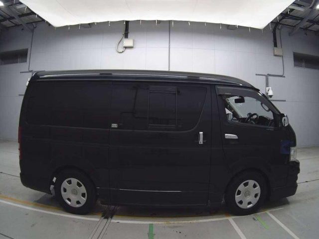 TOYOTA HIACE VAN 2011