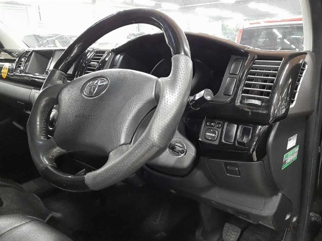 TOYOTA HIACE VAN 2011