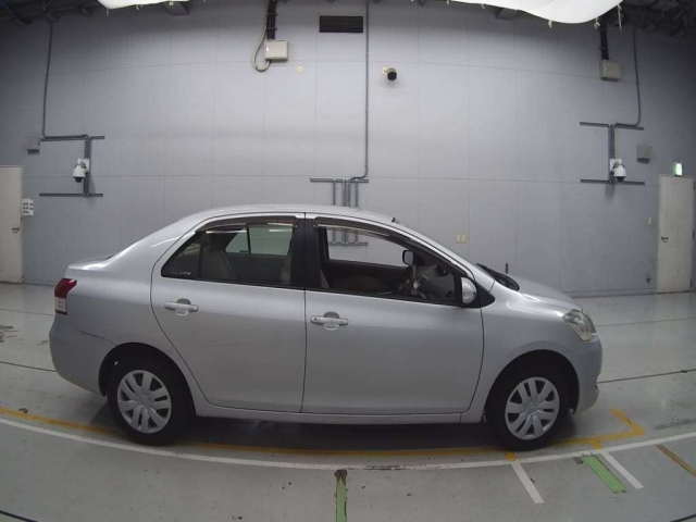 TOYOTA BELTA 2010