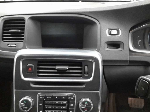 VOLVO V60 2015