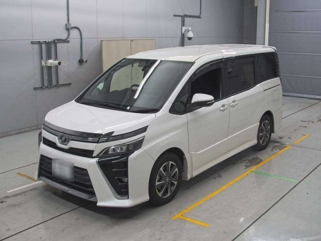 TOYOTA VOXY 2018